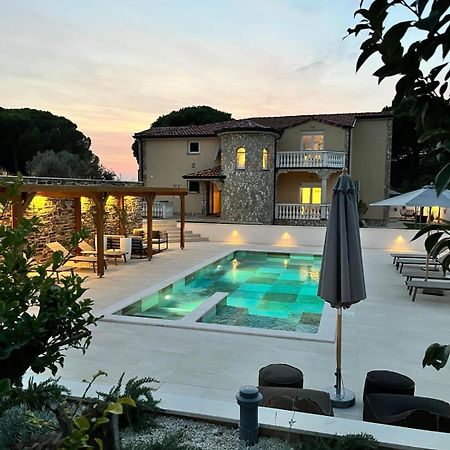 Olivea Luxury Suites Fažana Exteriör bild