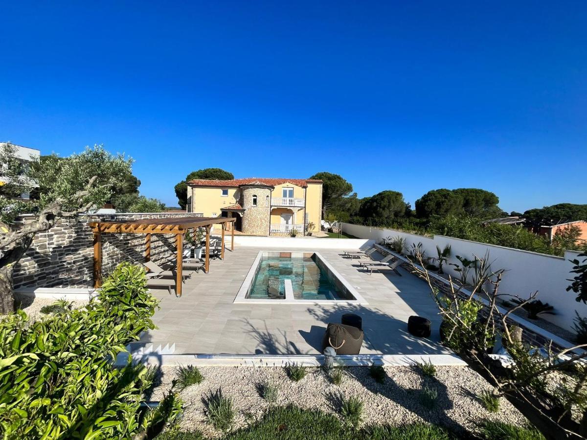 Olivea Luxury Suites Fažana Exteriör bild