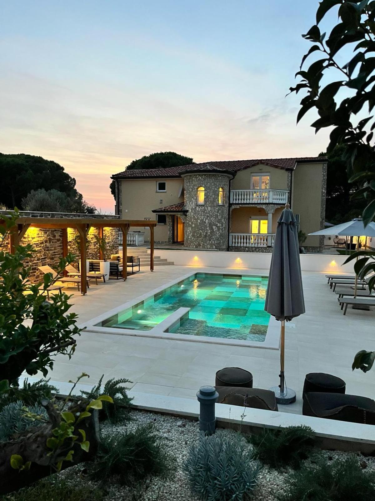 Olivea Luxury Suites Fažana Exteriör bild